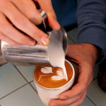 Rooibos Espresso mit geschäumter Milch versetzen, Rooibos Cappuccino