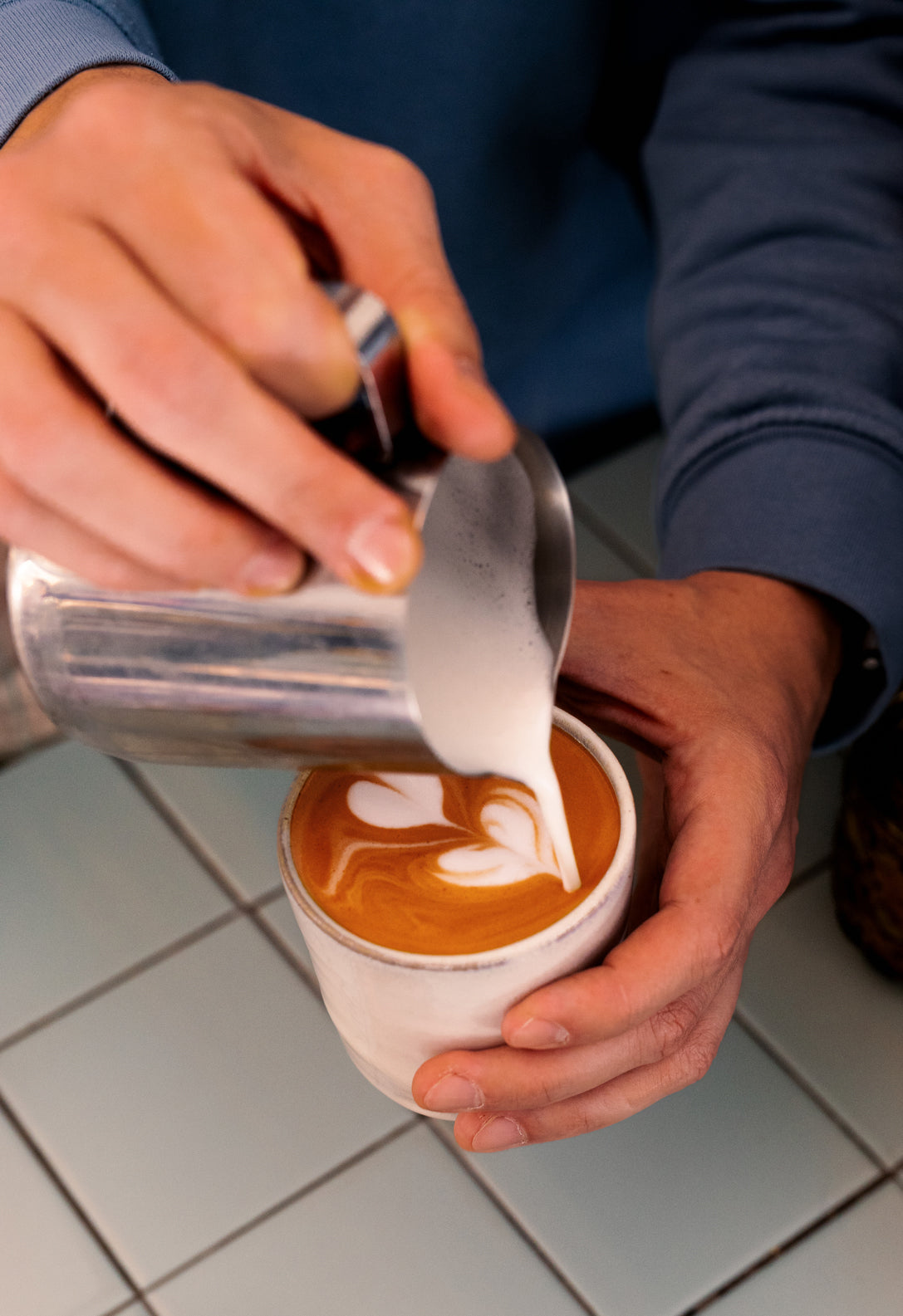 Rooibos Espresso mit geschäumter Milch versetzen, Rooibos Cappuccino