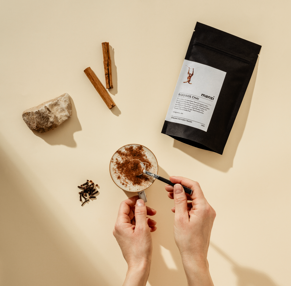 Rooibos Chai koffeinfrei in Tasse serviert